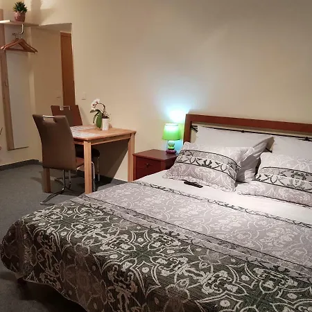 Elg Pensjonat Postojna