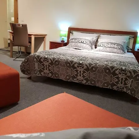 Elg 招待所 波斯托伊纳