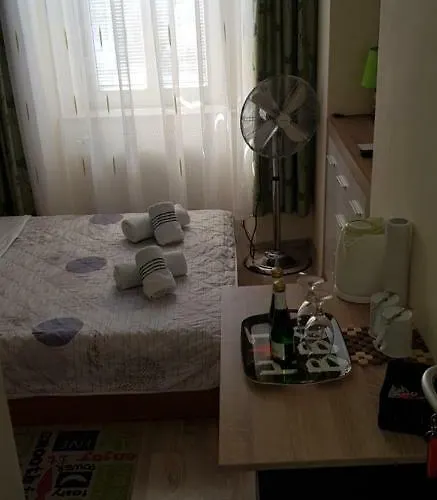 Elg بوستوينا