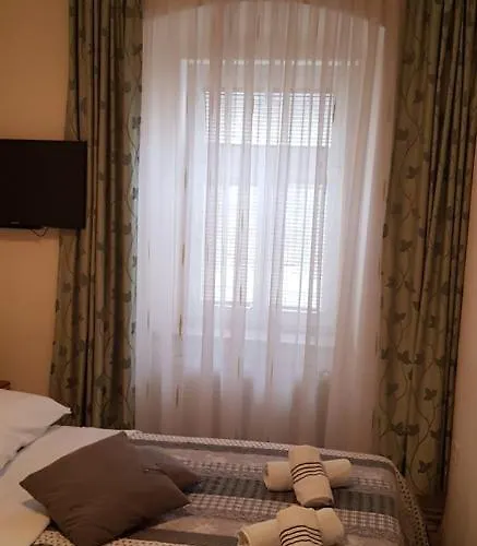 Elg بوستوينا